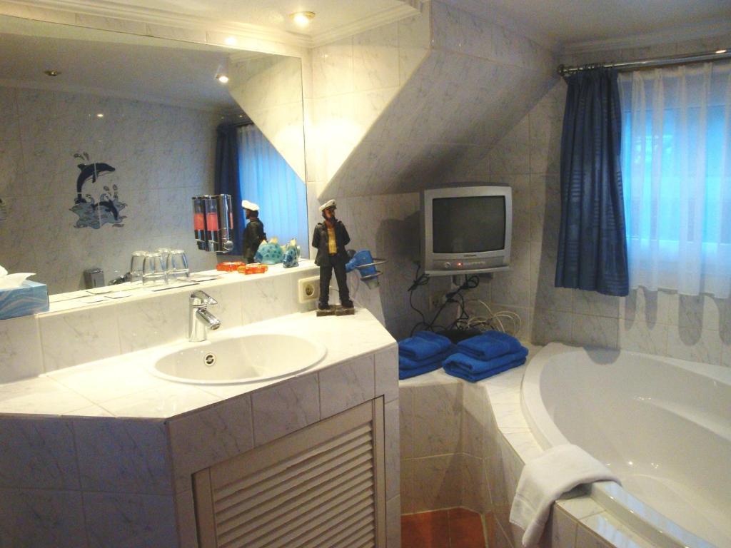 Hotelschiff Perle Бремен Экстерьер фото